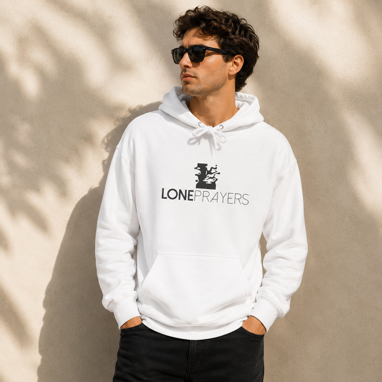 Minimalistische LONEPRAYERS® Hoodies collectie met premium comfort en moderne streetwear uitstraling.