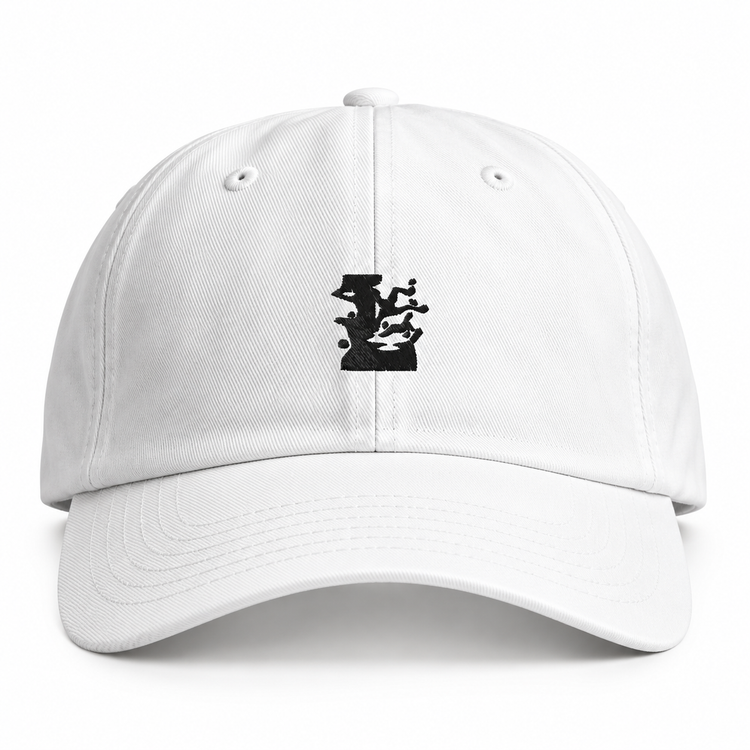 Witte Icoon Cap van LONEPRAYERS® met zwart geborduurd icoon aan de voorkant