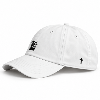 Witte Icoon Cap van LONEPRAYERS® van de zijkant met zwart geborduurd icoon en subtiel kruis
